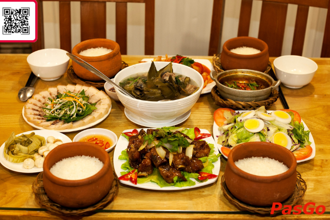 Món ăn đa dạng tại nhà hàng Cơm niêu Hương Việt 