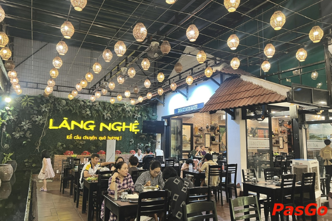 Không gian đậm chất miền Trung tại nhà hàng Làng Nghệ Đông Hà Quảng Trị