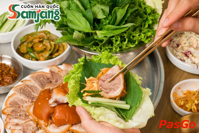 Mâm cuốn Hàn Quốc hấp dẫn tại nhà hàng ở Linh Đàm - SSamjang
