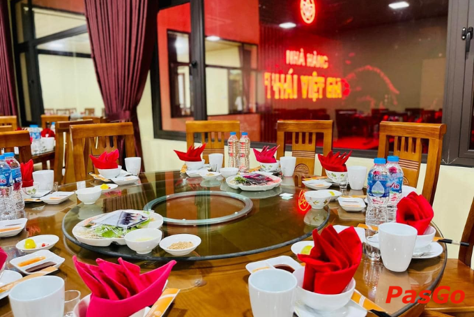 Không gian phòng riêng ấm cúng với thiết kế gỗ sang trọng