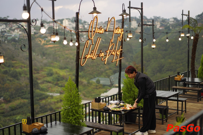 Không gian nướng ngoài trời giữa rừng thông cực chill tại Chill in Dalat