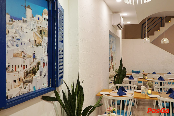 Nhà hàng Oia Castle - Bistro Cafe Tôn Thất Đạm 17