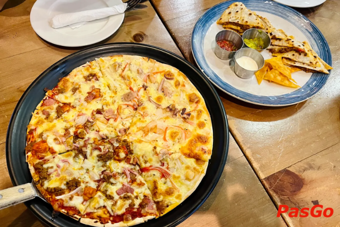Pizza tại quán Âu sang trọng - Al Fresco’s