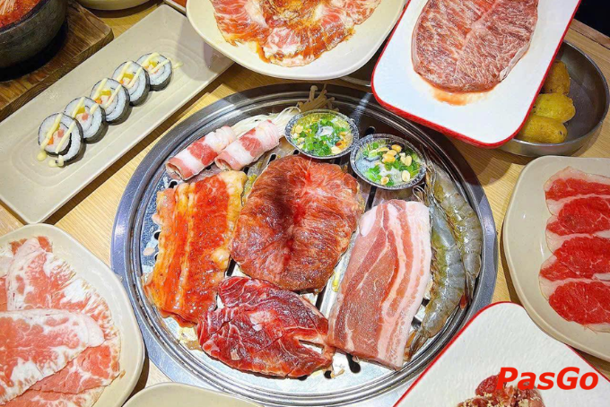 Buffet hấp dẫn với hơn 40 món đa dạng tại quán ăn ngon ở Cao Bằng