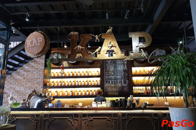 Quầy bar và nội thất phong cách châu Âu tại KAP Bistro
