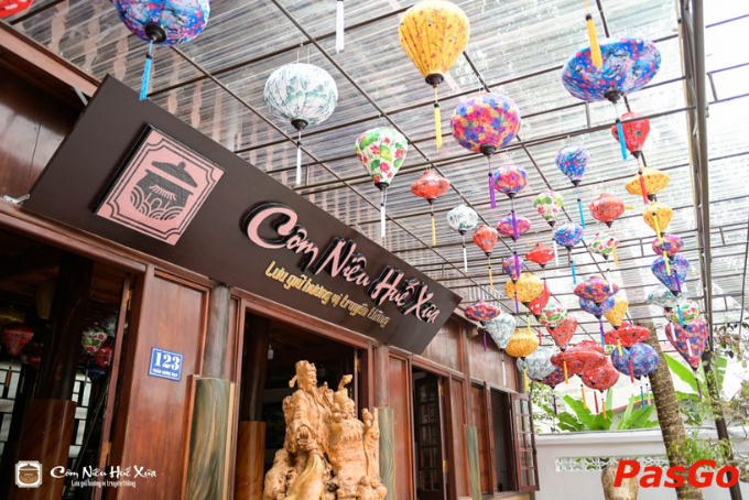 Không gian quán Cơm Niêu Huế Xưa đậm chất cổ kính