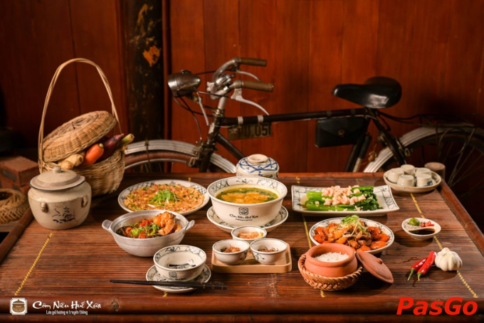 Thực đơn tại Cơm Niêu Huế Xưa kết hợp giữa món Huế truyền thống và đặc sản Lạng Sơn