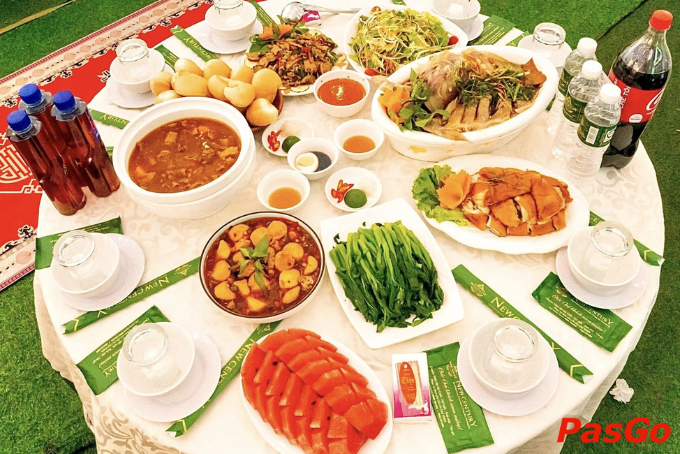 Thực đơn nhà hàng New Century phong phú được trình bày tinh tế, hấp dẫn.