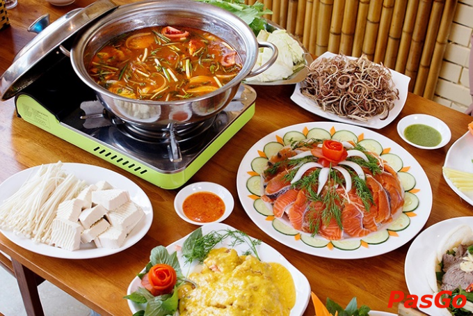 Món cá hồi sashimi và lẩu cá hồi tại quán ăn ngon Lạng Sơn Thảo Viên