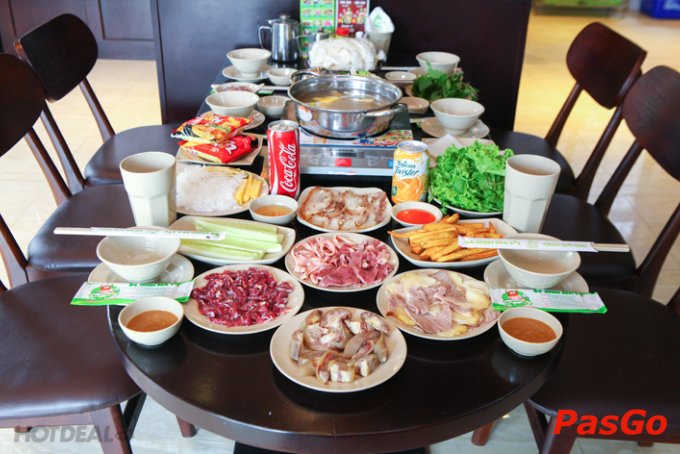 Nồi lẩu bò nhúng dấm hấp dẫn tại quán lẩu Bò Nhúng Dấm 555 Linh Đàm