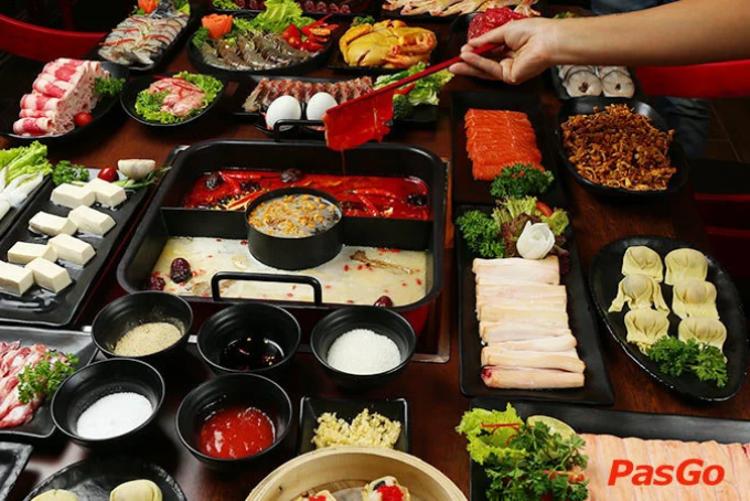 Dimsum nóng hổi và lẩu cay đặc sắc tại FengHuang Linh Đàm