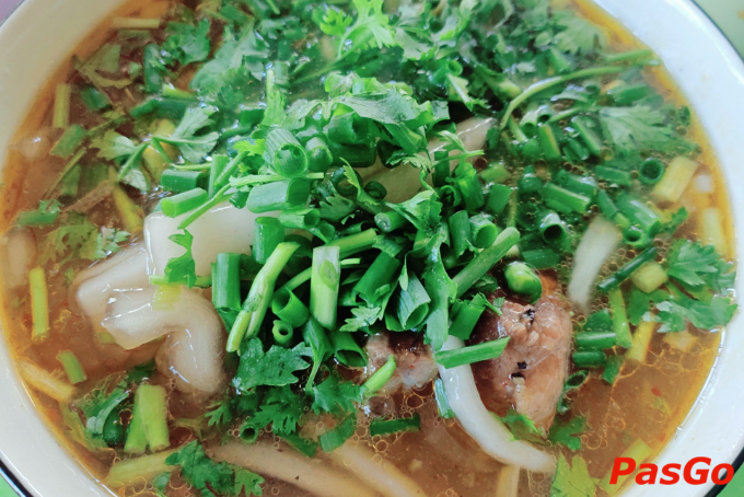 Bánh canh vịt O Nhơn của quán Cụ Bà nổi tiếng tại Đông Hà