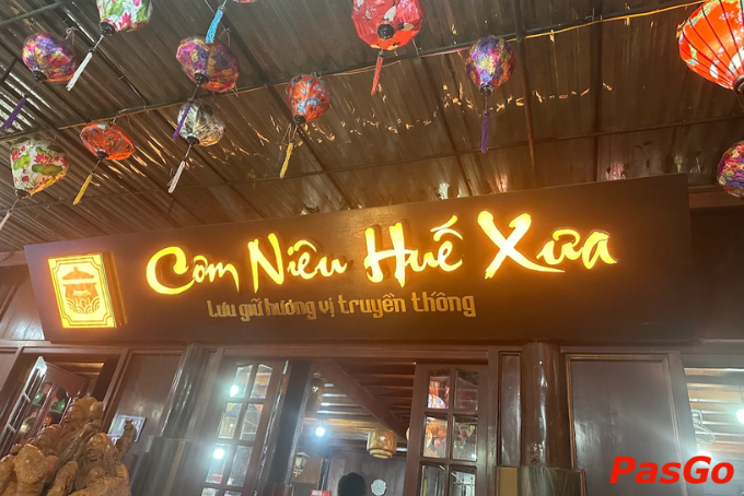 Không gian quán Cơm Niêu Huế Xưa đậm chất cổ kính