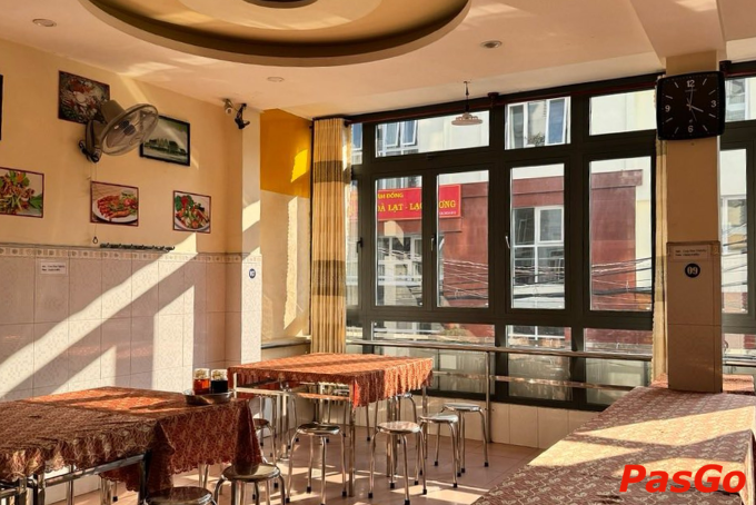 Không gian mang phong cách hoài cổ tại Cơm Niêu Vĩnh Ký 