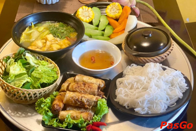 Set bún riêu chay đậm vị tại Chay Quê.