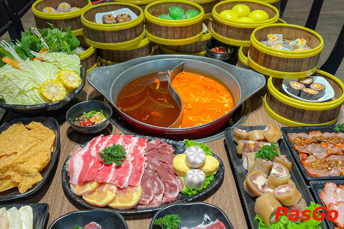 Nồi lẩu Tứ Xuyên nổi bật tại quán lẩu Linh Đàm - FengHuang 