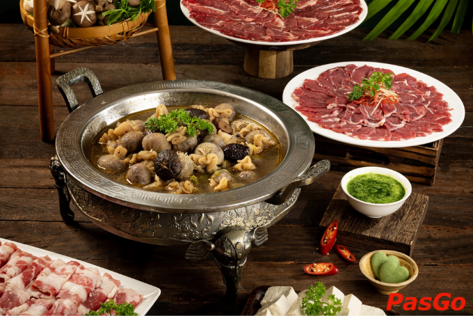 Buffet lẩu nướng, lẩu gà lá é, cháo cá suối và rau rừng chấm chẩm chéo độc đáo