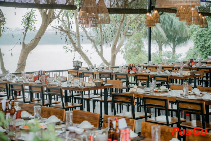 Không gian chill ngoài trời tại quán nhậu Hai Bà Trưng Beer Vườn Đào