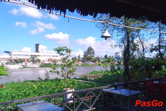 Quán Bờ Sông với không gian sát sông cực chill