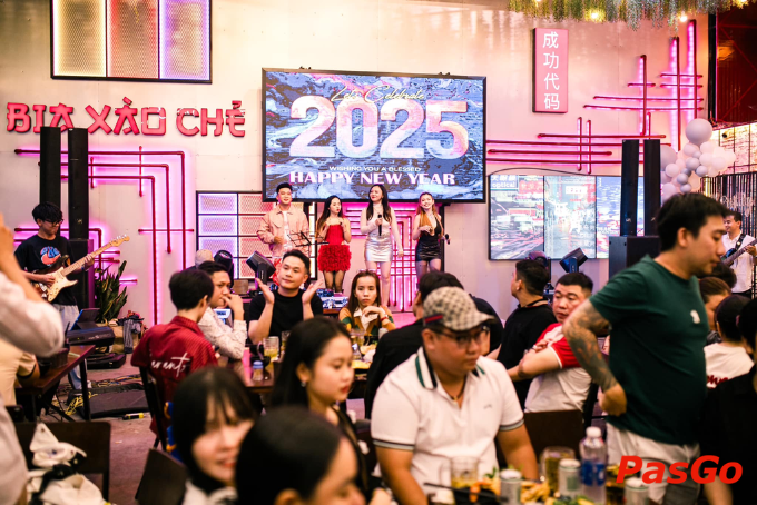 Không khí sôi động về đêm tại quán nhậu Beer Xào Chẻ