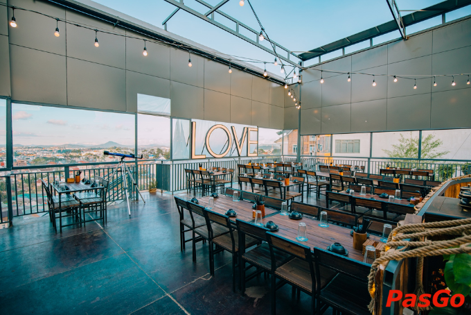 The Mervyn – quán nhậu khuya có view cao ngắm toàn thành phố