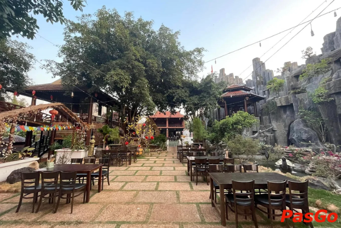 Khu ăn uống sân vườn dân dã, mát mẻ tại quán nhậu ngon Pleiku