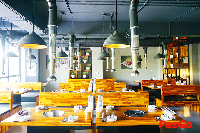 Không gian trang nhã không kém phần hiện đại tại quán nướng Linh Đàm Busan