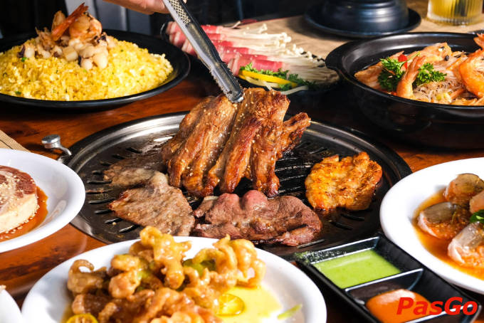 Bàn tiệc buffet hấp dẫn tại BBQ Garden Đà Lạt