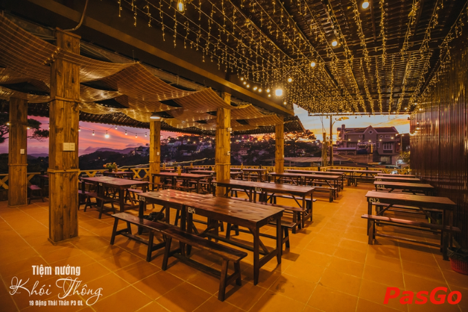 Không gian rộng thoáng tại Tiệm Nướng Khói Thông, lý tưởng cho nhóm đông