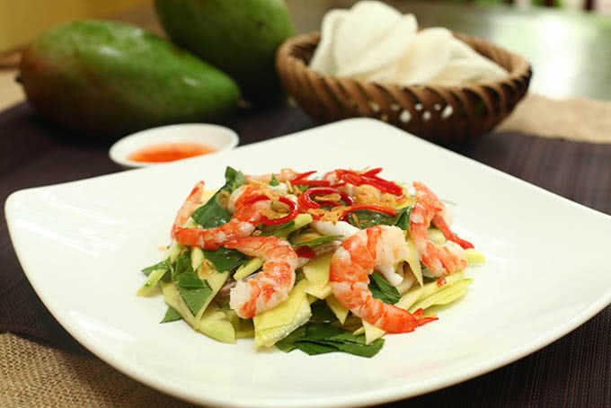 Gỏi xoài hải sản Nhà hàng Quán ăn Ngon Phan Đình Phùng
