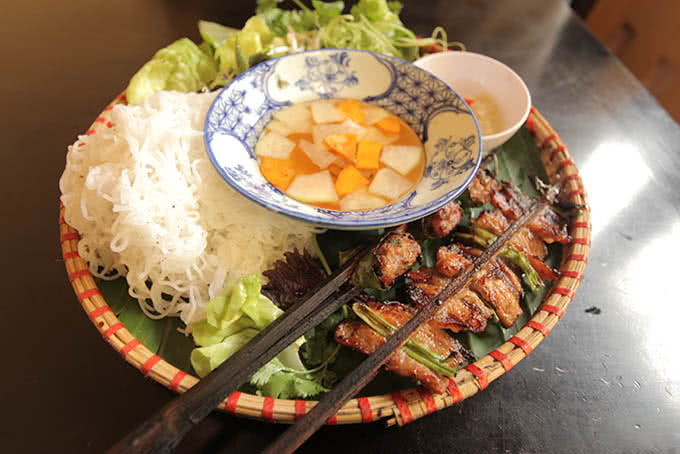Bún chả kẹp que tre Quán Ăn Ngon Phan Đình Phùng
