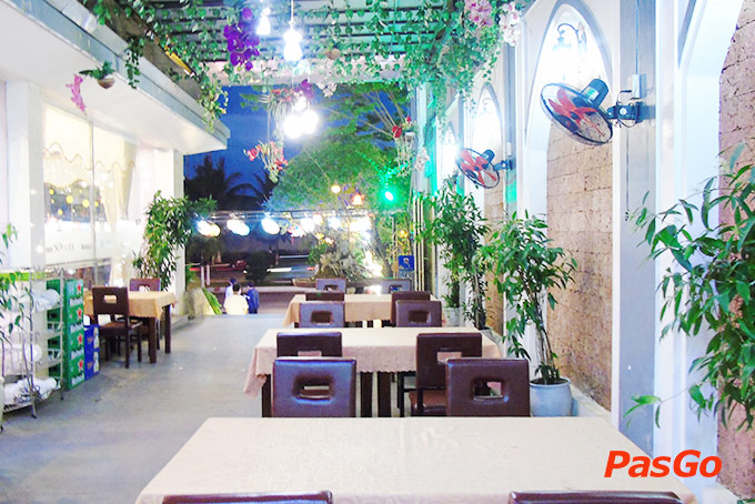 Nhà hàng Sophia Nguyễn Tất Thành 19