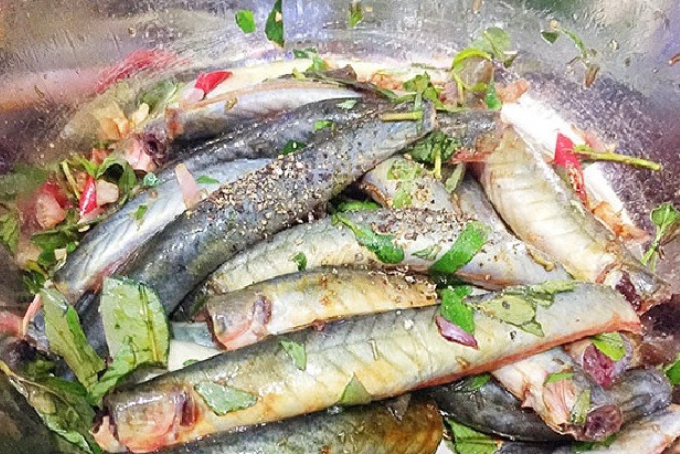 Cách làm cá kèo kho rau răm ngon đậm đà KHÔNG BỊ NÁT màu vàng nâu đẹp mắt