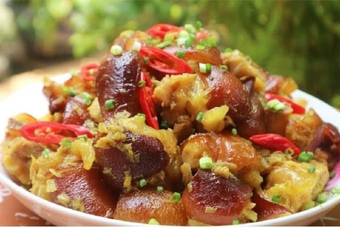 Bún bò Huế chân giò heo