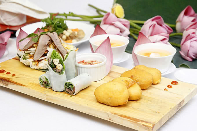 nhà hàng sum villa 10 đặng thai mai hồ tây 11