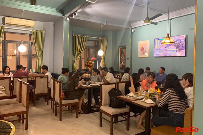 Nằm tại trung tâm thành phố, Nhà hàng Chay Bà Xã Pasteur là điểm đến quen thuộc của nhiều thực khách yêu thích cơm chay. Quán chay Pasteur thuần chay với đủ món chay ngon - lành, không gian thanh tịnh. Xem ngay! 11