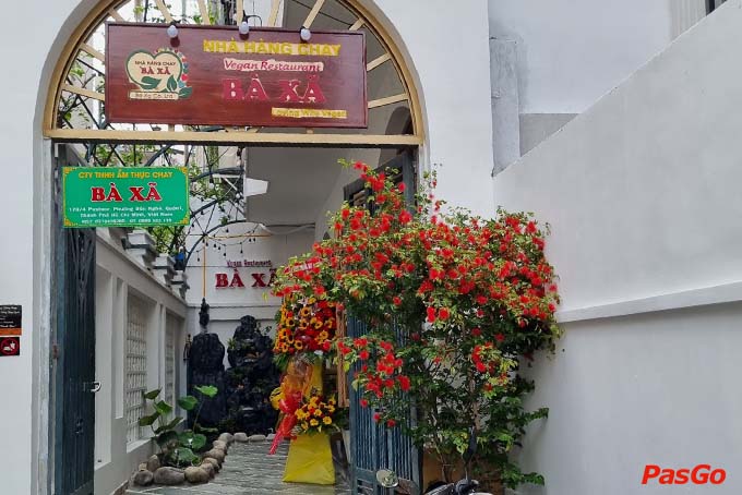 Nằm tại trung tâm thành phố, Nhà hàng Chay Bà Xã Pasteur là điểm đến quen thuộc của nhiều thực khách yêu thích cơm chay. Quán chay Pasteur thuần chay với đủ món chay ngon - lành, không gian thanh tịnh. Xem ngay! 6