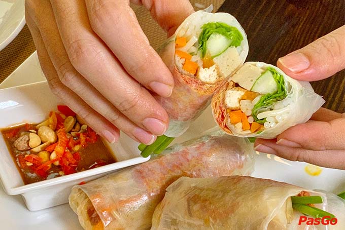 Nhà hàng cơm chay gần đây Chay Bà Xã với 4 cơ sở trên khắp thành phố Hồ Chí Minh chuyên phục vụ các món thuần chay ngon, lành và sáng tạo.