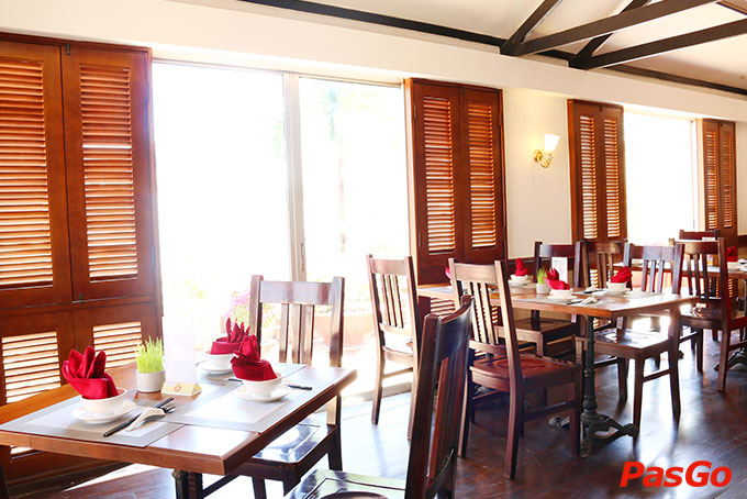 Nhà hàng cơm chay gần đây Cỏ Nội sở hữu sức chứa 100 khách trên diện tích một mặt sàn tại lầu 7 khách sạn Bông Sen