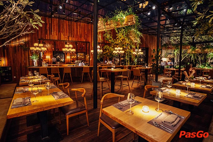 Lấy cảm hứng từ hình ảnh “căn nhà gỗ”, The LOG với không gian ẩm thực độc nhất vô nhị ở Sài Gòn là nơi mà bạn không thể bỏ qua nếu muốn có cho mình những buổi gặp mặt thú vị hoặc những sự kiện sang trọng. 