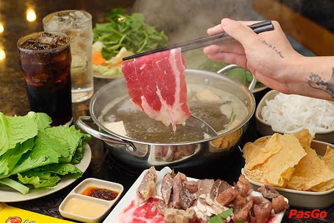 Đến với nhà hàng Lẩu Bò Sài Gòn Vivu, thực khách có cơ hội thưởng thức món lẩu bò vô cùng thơm ngon