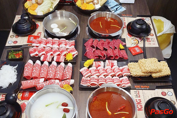 Điểm khác biệt đầu tiên của Kiki quán lẫu gần đây nằm ở cách phục vụ “Mỗi người 1 nồi lẩu”, nhằm đảm bảo an toàn vệ sinh thực phẩm cũng như sở thích cá nhân của mỗi khách