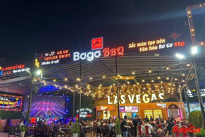 Không gian sôi động về đêm của quán lẩu quanh đây Bơ Gơ BBQ