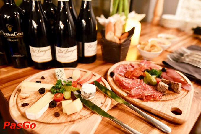 Colettes 32 Wine Bar Bistro Bùi Thị Xuân 10