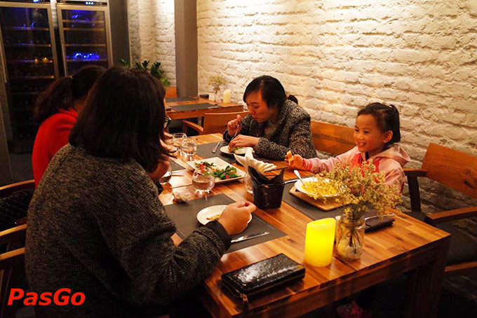Colettes 32 Wine Bar Bistro Bùi Thị Xuân 14