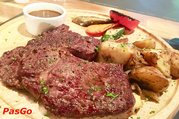 Colettes 32 Wine Bar Bistro Bùi Thị Xuân 7