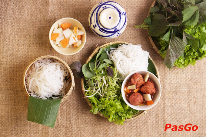 Nhà hàng Ơ Thương Trần Quang Khải 8