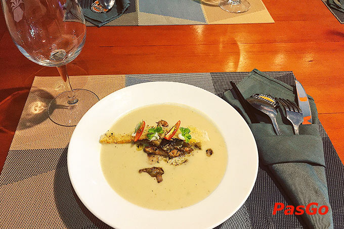 Nhà hàng The Salmon Restaurant Hoàng văn Thụ 11