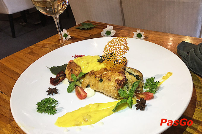 Nhà hàng The Salmon Restaurant Hoàng văn Thụ 15