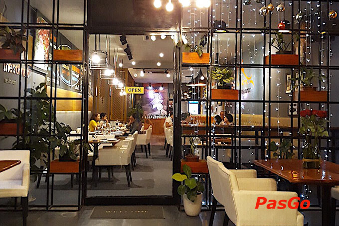 Nhà hàng The Salmon Restaurant Hoàng văn Thụ 23